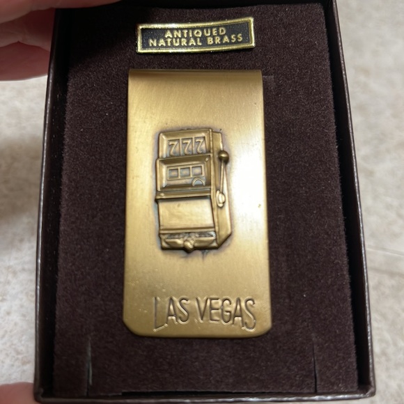 BNWT VINTAGE LAS VEGAS BRASS MONEY CLIP 1970-80s - Picture 4 of 6